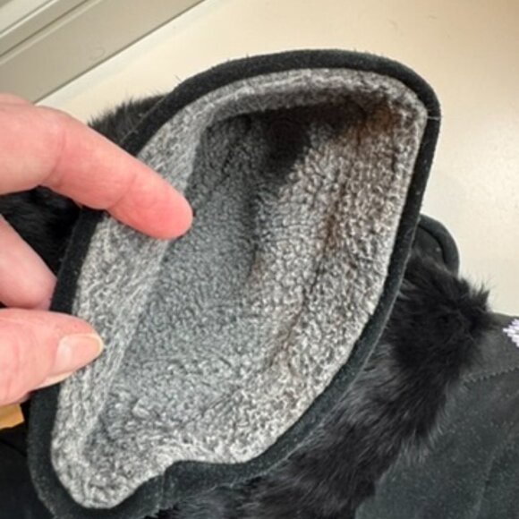 Manitobah Mukluks size 8 - Picture 5 of 6